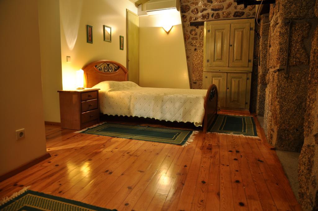 Casa Do Meio Da Vila Loriga Chambre photo