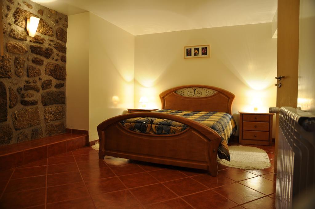 Casa Do Meio Da Vila Loriga Extérieur photo