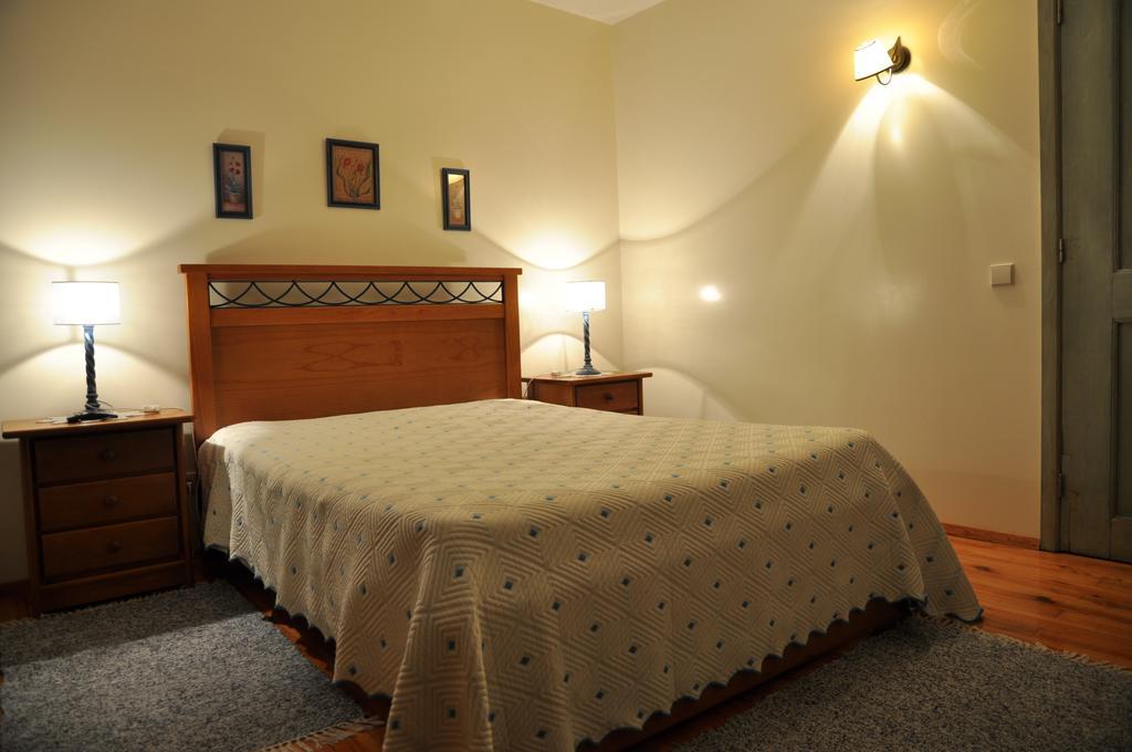 Casa Do Meio Da Vila Loriga Chambre photo